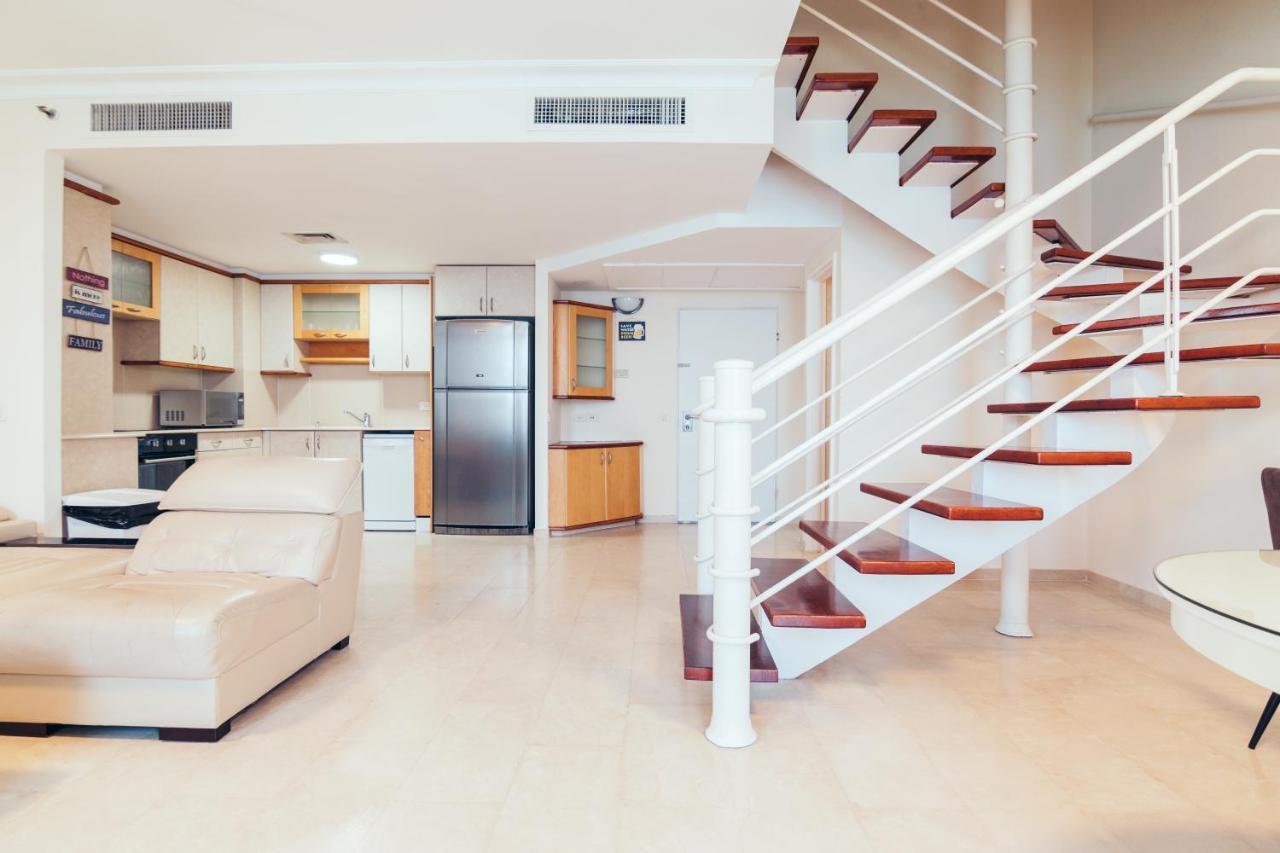Almog Beach Apt Hotel מלון דירות אלמוג ביץ' Haifa Buitenkant foto