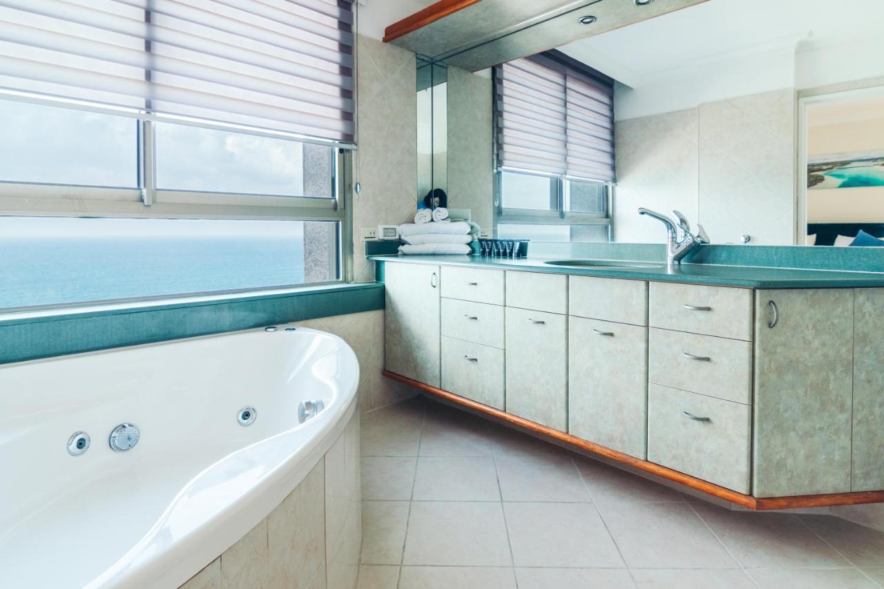 Almog Beach Apt Hotel מלון דירות אלמוג ביץ' Haifa Buitenkant foto