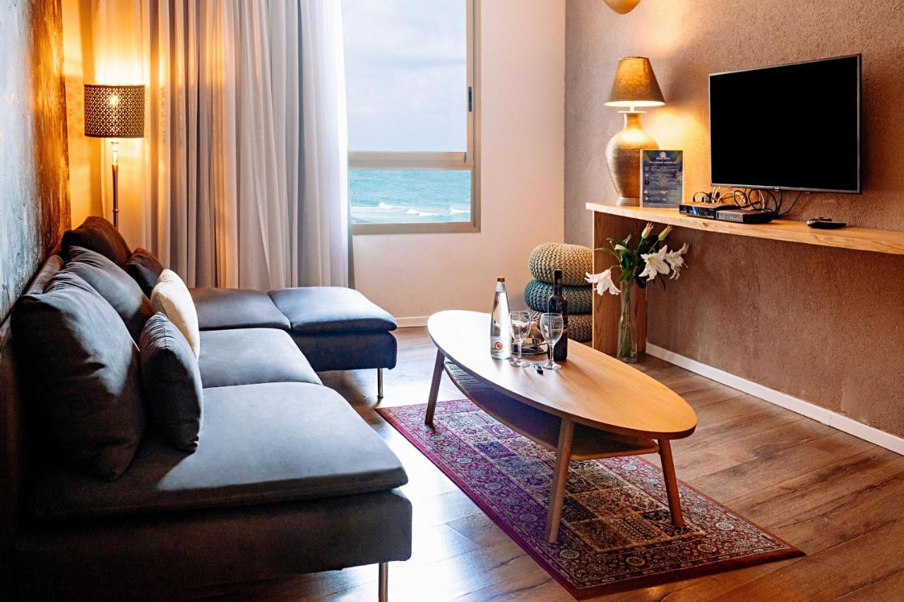 Almog Beach Apt Hotel מלון דירות אלמוג ביץ' Haifa Buitenkant foto