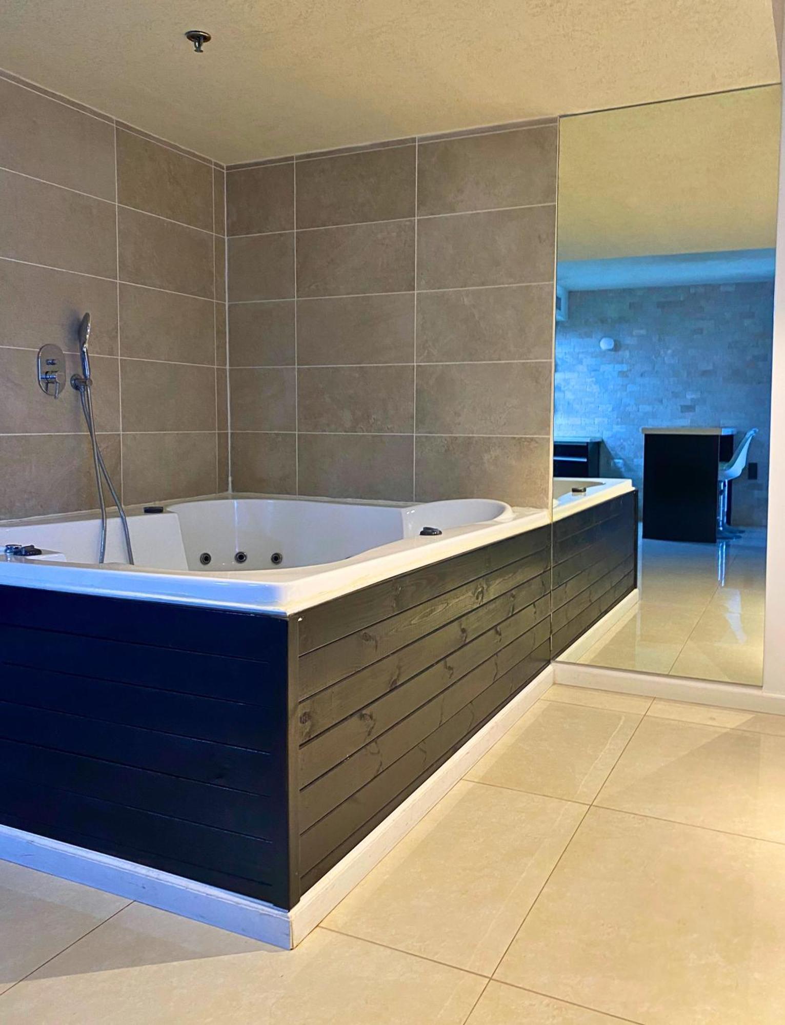 Almog Beach Apt Hotel מלון דירות אלמוג ביץ' Haifa Buitenkant foto