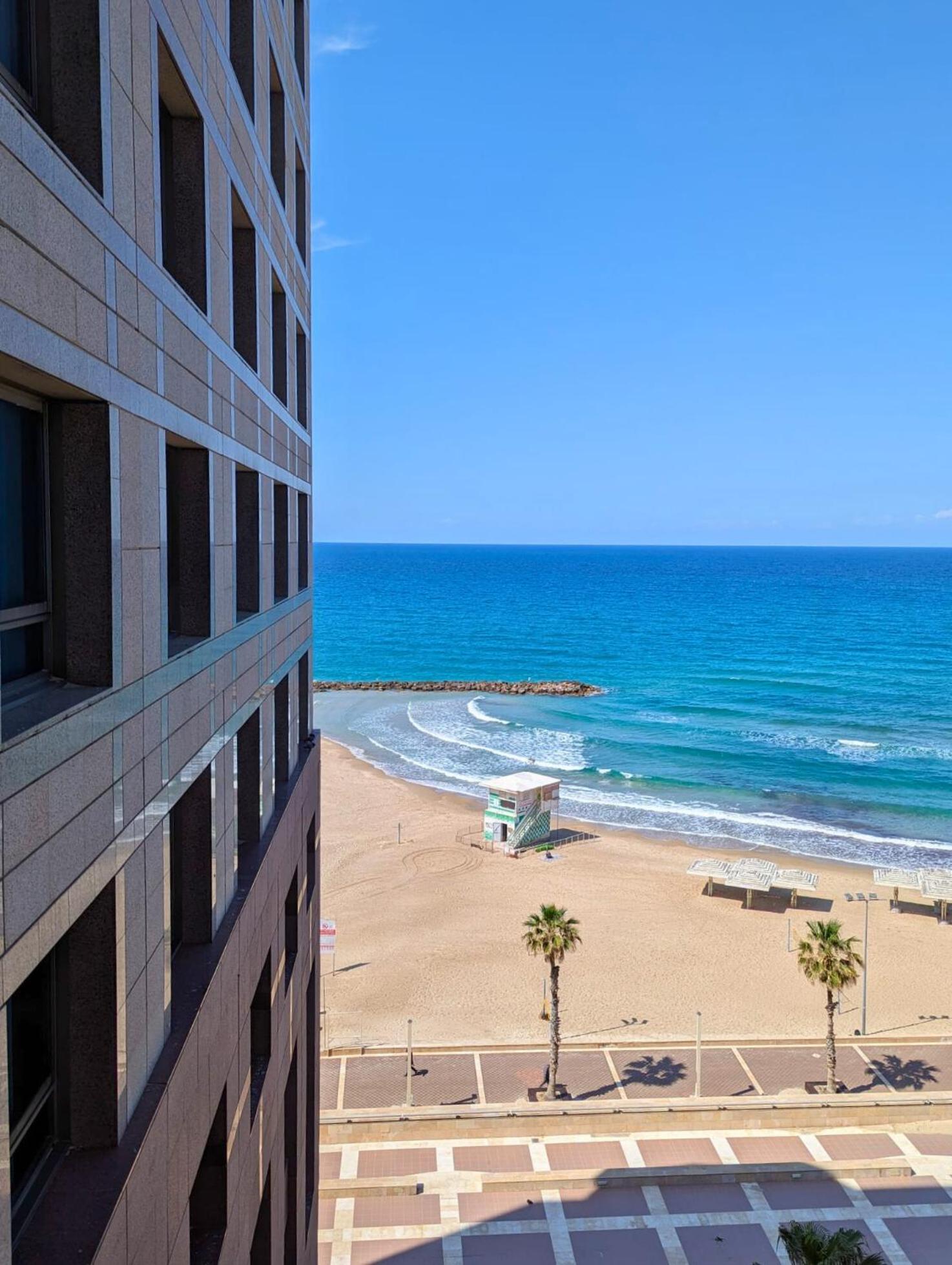 Almog Beach Apt Hotel מלון דירות אלמוג ביץ' Haifa Buitenkant foto